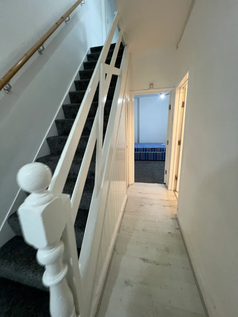 23 Bute Avenue: 7 bedroom student house NG7 1QB - Image 20